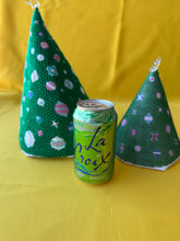 Load image into Gallery viewer, Retro Christmas Tree 7"